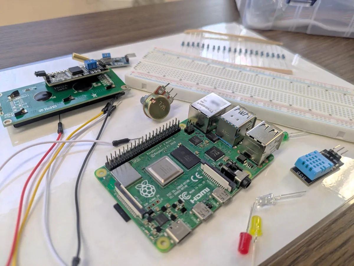 勉強会で使うRaspberry Piと電子部品